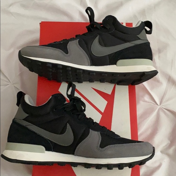 nike internationalist mid women's